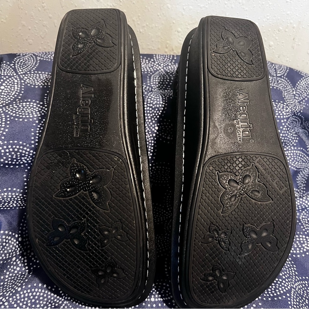Algeria Nursing Clogs, Size 41, Women’s size 10. Gently used. - Picture 7 of 7